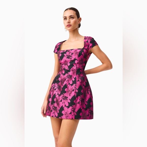 Elliatt Holly Short Sleeve Mini Dress in Pink & Black Floral Size S NWT - Picture 2 of 9